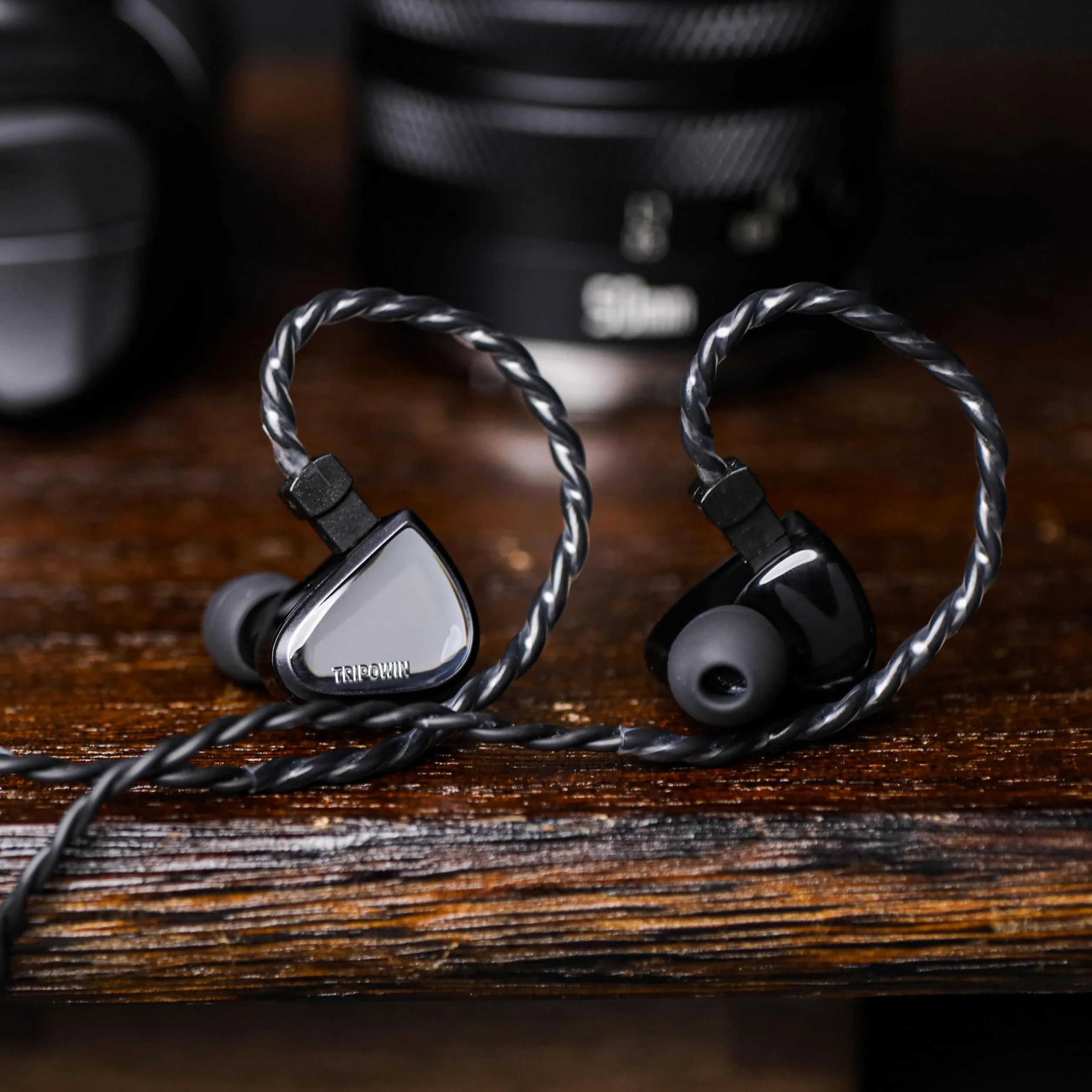 Linsoul Tripowin x 0DiBi: Vivace Monitor in Ear, 10mm diafragma Titanio Controlador dinámico IEM, HiFi Auriculares con Cable, Auriculares para Juegos Desmontable 2Pin para músicos entusiastas