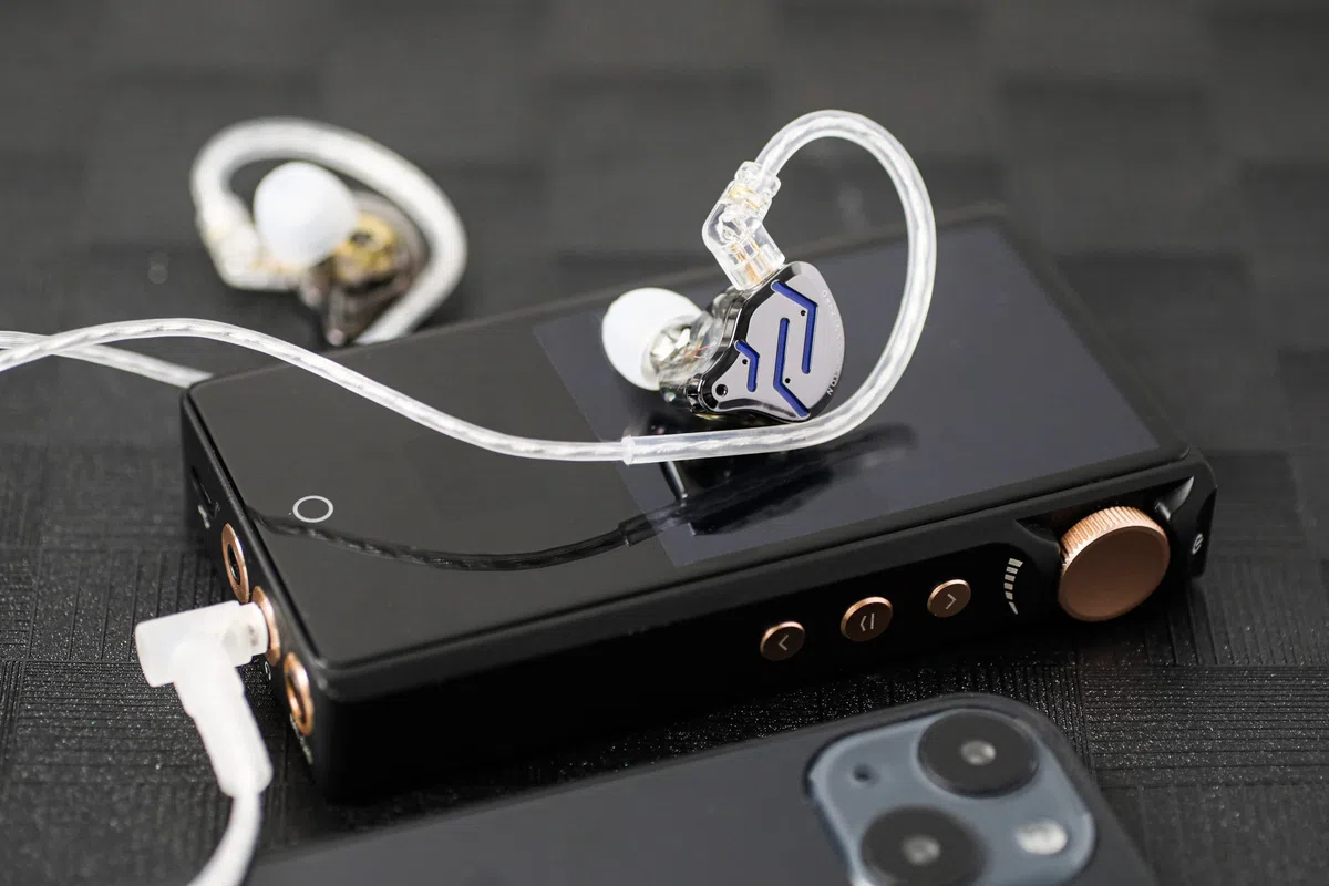 Linsoul KZ ZSN Pro 2 in-Ear Monitor, Auriculares HiFi IEM con Controlador Híbrido 1BA+1DD, Auriculares con Cable, Cable Desmontable Plateado de 2 Pines para Audiófilos(Sin micrófono, Negro)