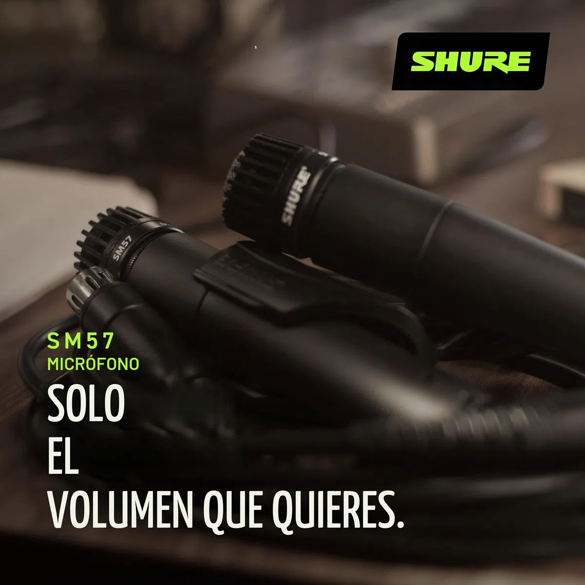 Shure SM57 Micrófono de Instrumento dinámico cardioide con Soporte de Choque neumático & CAHAYA Soporte de Micrófono con Brazo con Dos Pinzas para Microfonos Pie de Micrófono Plegable