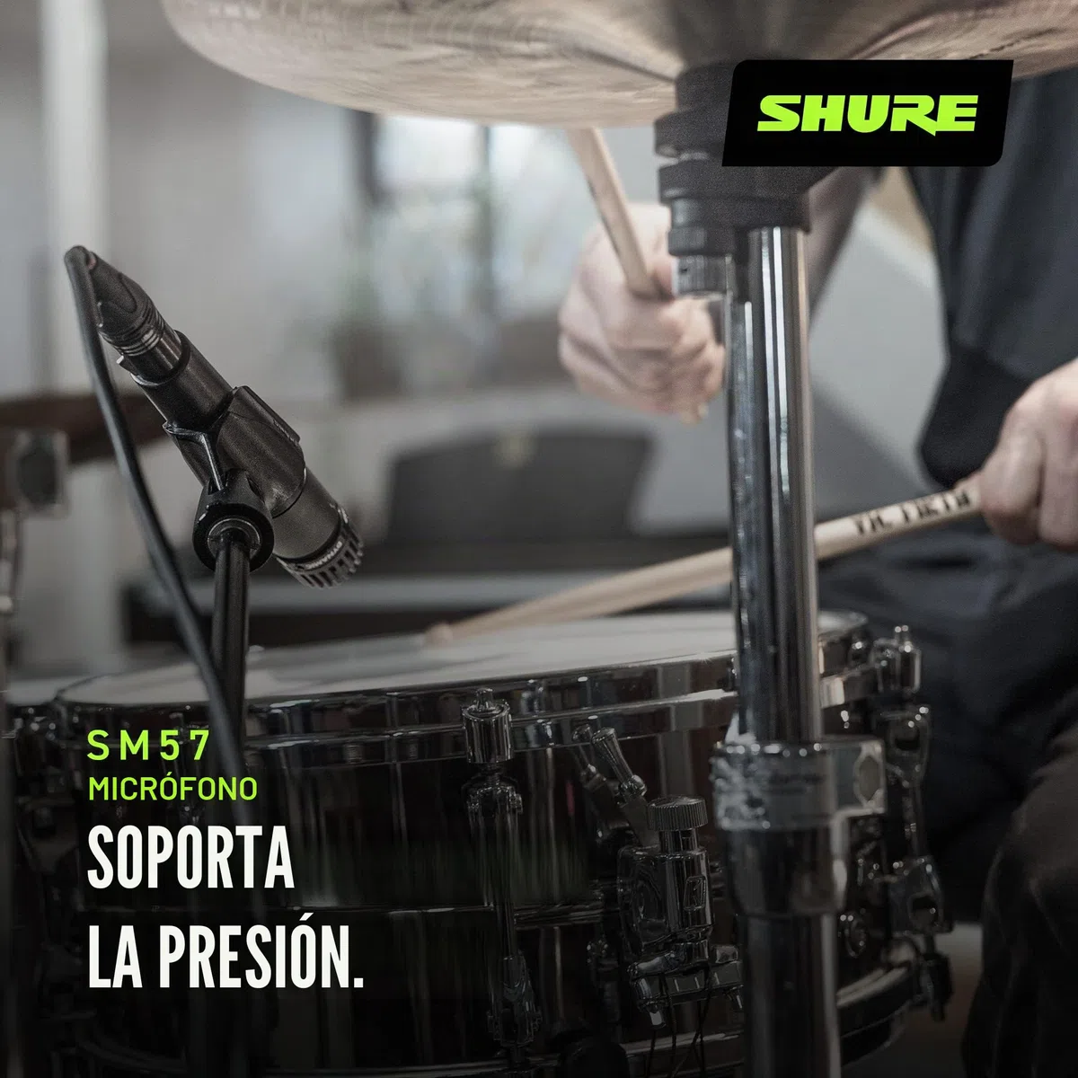 Shure SM57 Micrófono de Instrumento dinámico cardioide con Soporte de Choque neumático & CAHAYA Soporte de Micrófono con Brazo con Dos Pinzas para Microfonos Pie de Micrófono Plegable
